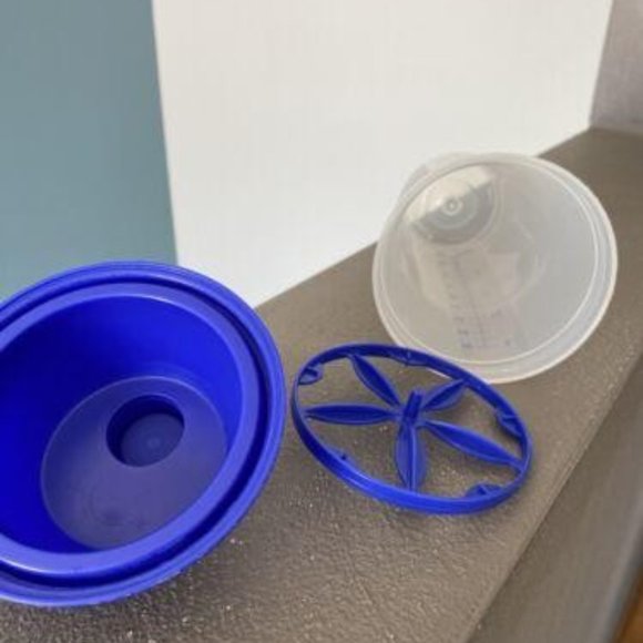 Tupperware Quick Shake 16 Ounce - Picture 3 of 5